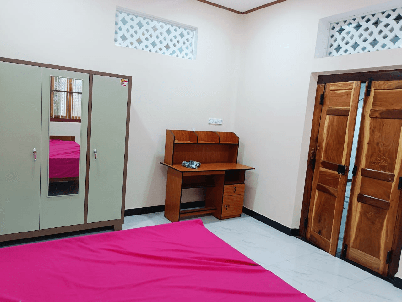 Palmyra Deluxe Room — Loga Guest House
